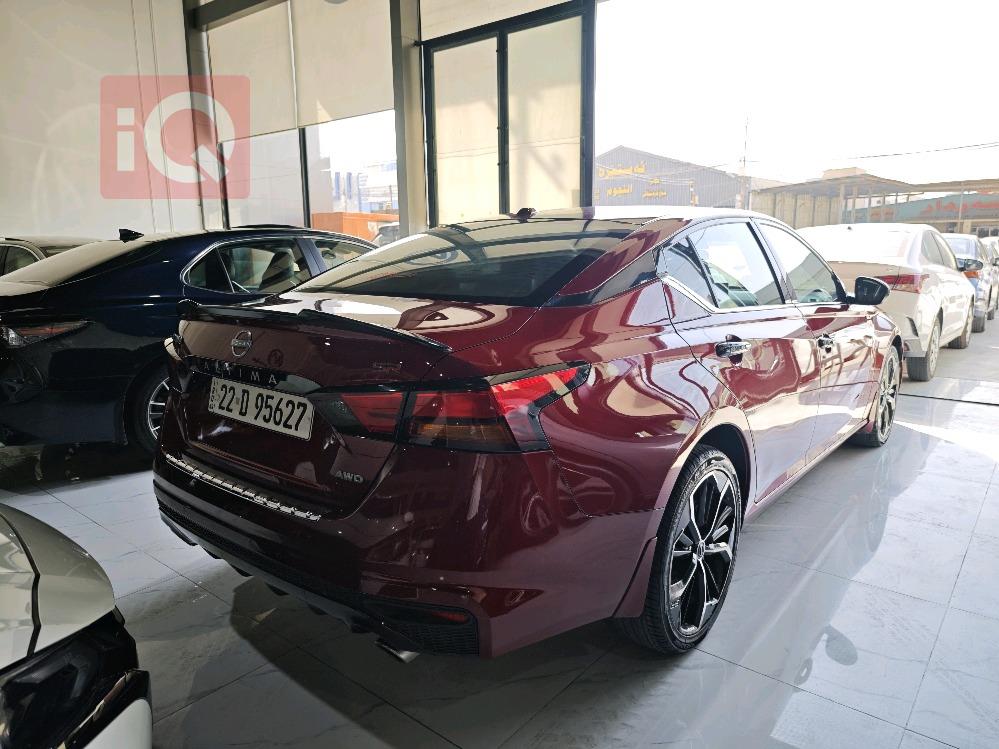 نيسان ألتيما